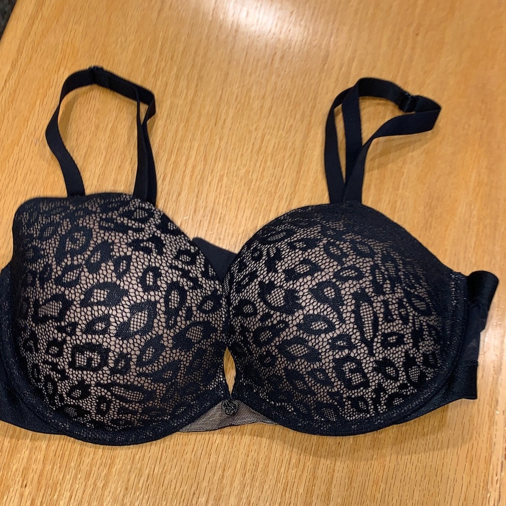 Victoria’s Secret Elegant Black Lace Bra